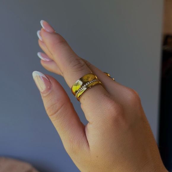 Water Resistant Diamond and Gold Ring - Picture 1 of 1